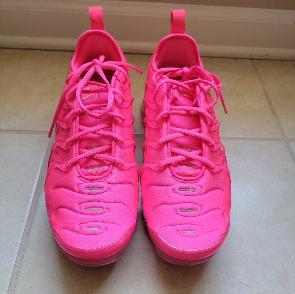 NIKE HOT PINK NEON SZ 9 WOMEN'S AIRMAX WORN ONCE